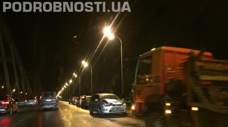 В Киеве на Дарницком мосту произошла страшная авария (фото)