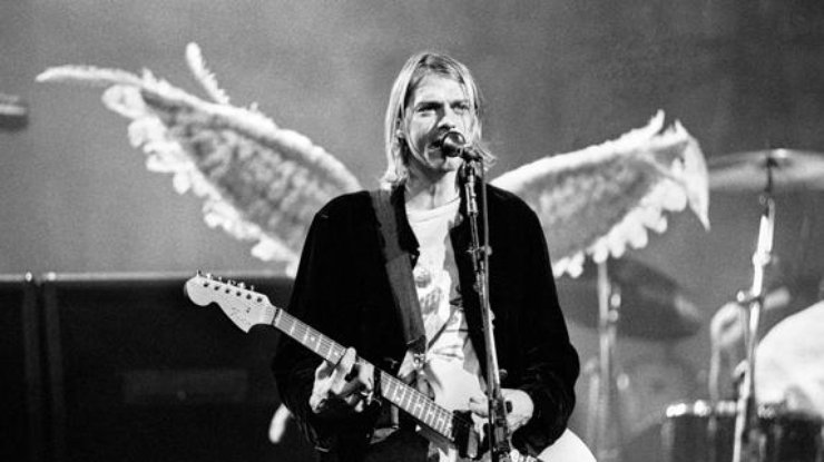Гитару легендарного солиста группы "Nirvana" выставили на продажу 