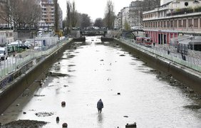 В Париже впервые за 15 лет осушили канал Сен-Мартен
