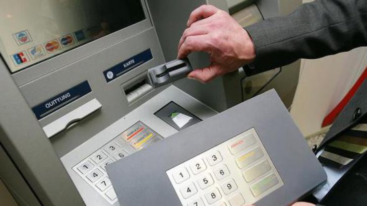 В Черновцах бандиты украли из банкомата 700 тысяч гривен
