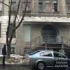 В Харькове на девушку упала снежная глыба (фото)