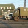 В Мариуполе военный автомобиль протаранил Renault Kangoo (фото, видео)