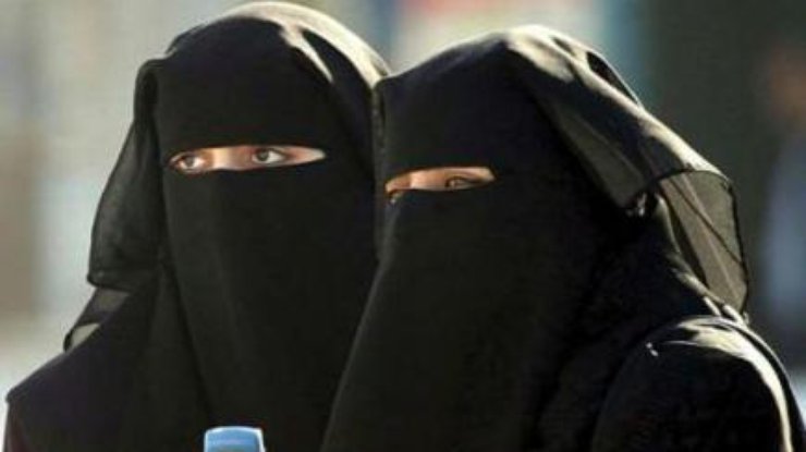 В Турции разрешили носить мусульманские платки женщинам-офицерам