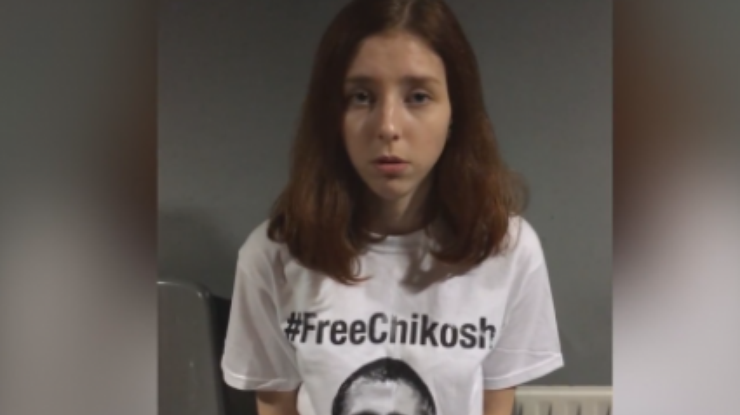 В своем обращении девушка отмечает, что содействие президента Порошенко является последней надеждой на освобождение ее отца
