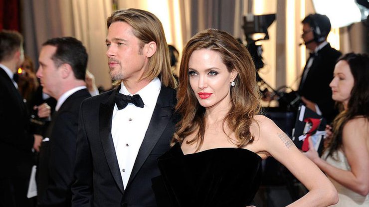 Развод Анджелины Джоли и Бреда Питта продолжает быть в центре внимания СМИ