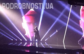 Вторым на сцену национального отбора "Евровидение", которое проходит в Киеве, вышел Костя Бочаров