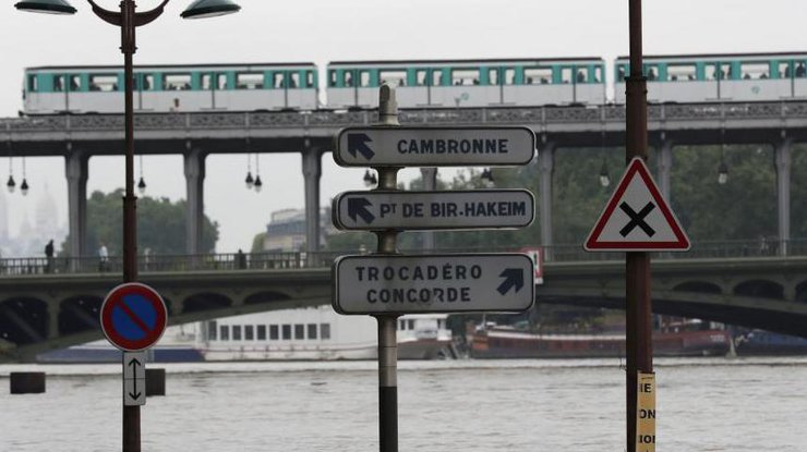 Во Франции объявили повышенный уровень опасности наводнения 