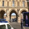 Во Франции террорист пытался прорваться в Лувр с мачете