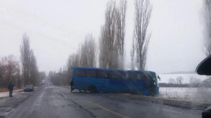Под Винницей столкнулись три автобуса и Ford. Фото: vinnitsa.info