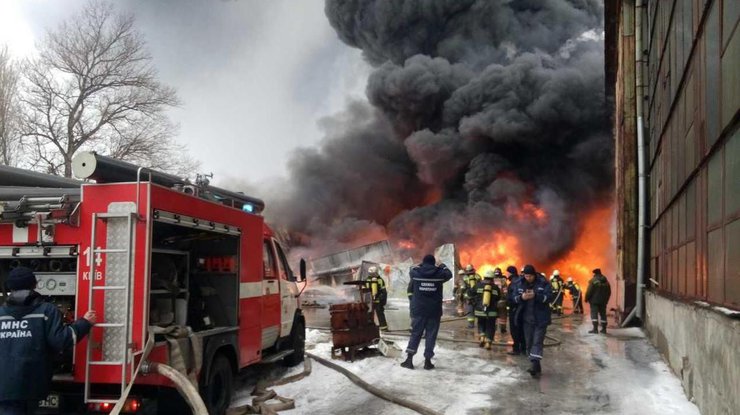 В Киеве потушили пожар на Подоле