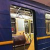 В метро Киева ограбили женщину прямо в вагоне поезда
