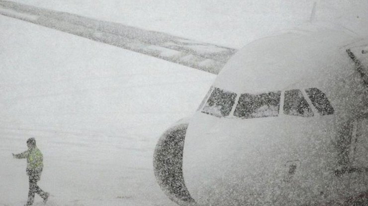 В США из-за снегопада отменили 2 тысячи рейсов
