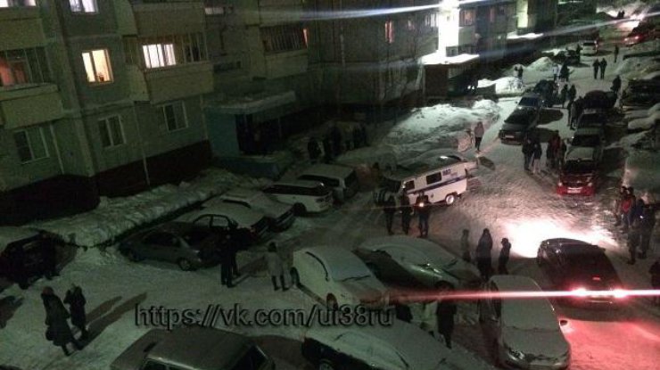 В России две сестры сбросились с крыши
