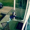 Ребенка "сдуло" ветром на пороге дома (видео)