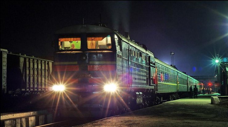 На Донбассе поезд убил 19-летнего парня 
