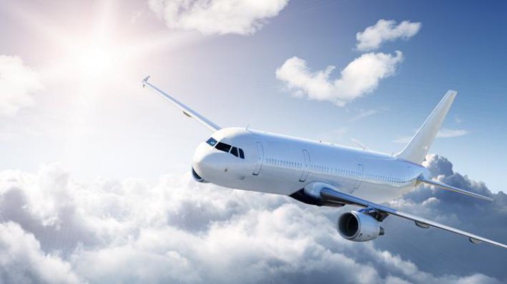 Сейчас самолет Airbus A319 находится над Антлантическим океаном