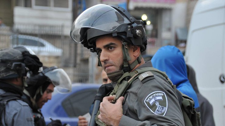 В Иерусалиме палестинец напал на полицейских 