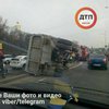 Смертельное ДТП: в Киеве опрокинулся грузовик (фото)