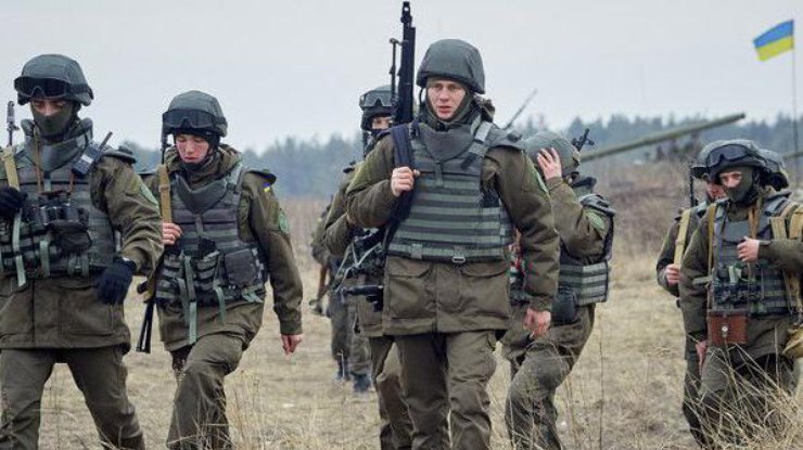 Полторак назвал количество военных на Донбассе 