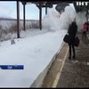 На вокзалі Нью-Йорка пасажирів накрило лавиною снігу