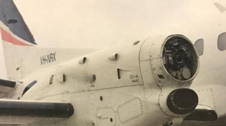 Пассажирский самолет сел в Сиднее без пропеллера
