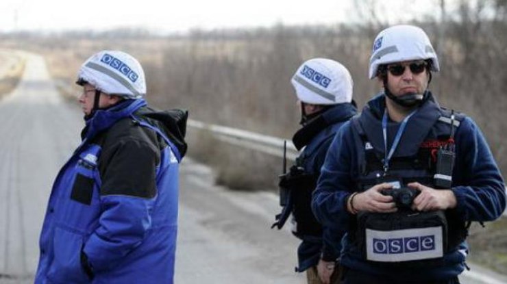 На Донбассе патруль ОБСЕ попал под обстрел 
