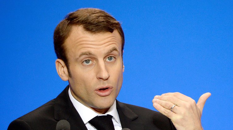 Кандидату в президенты Франции бросили в голову яйцо