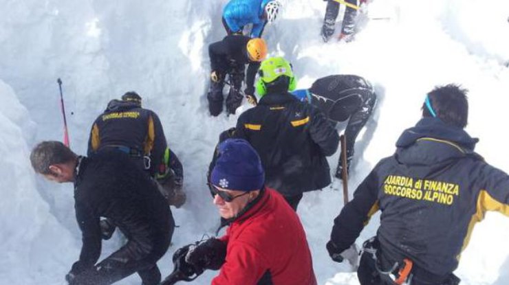 В Италии группу лыжников накрыло лавиной