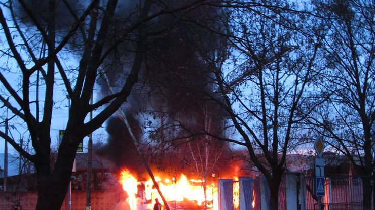 В Мукачево на ходу загорелся автобус с людьми