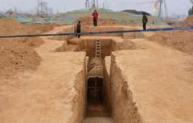 Общая длина гробницы более 30 метров, а ширина около 8 метров