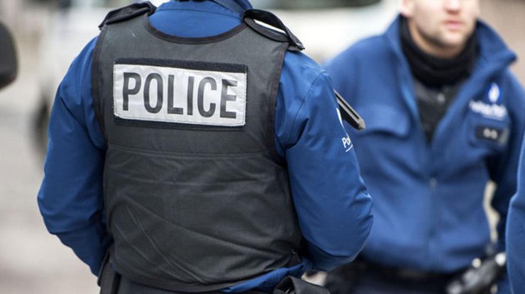 Во Франции вор застрял в витрине ограбленного магазина