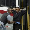 В Бразилии грабители взяли в заложники пассажиров автобуса (фото) 