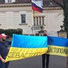 В Хорватии задержали украинских футбольных фанатов за акцию возле посольства России (фото)