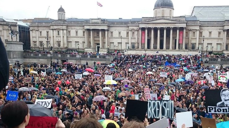 В Лондоне тысячи людей вышли на митинг против Brexit 