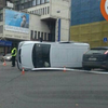В центре Киева опрокинулся Mercedes (фото) 