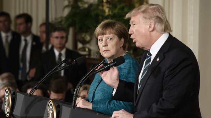 Трамп не выставлял Меркель счет на сотни миллиардов - Белый дом