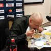 В Беларуси журналист съел свою газету (видео) 