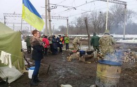 Блокада Донбасса: активисты разблокировали движение поезда 