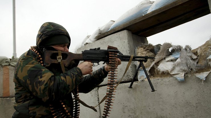В результате обстрела Марьинки ранен украинский военный 