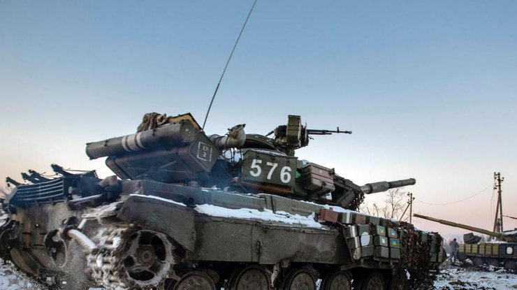 Война на Донбассе: боевики обстреляли украинских военных из БМП