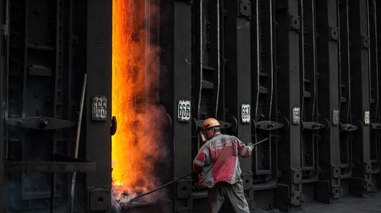 Кабмин разрешил перемещение на Донбасс товаров для работы металлургии 