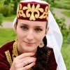 Крымские татарки в национальных костюмах украсили страницы Vogue (фото)
