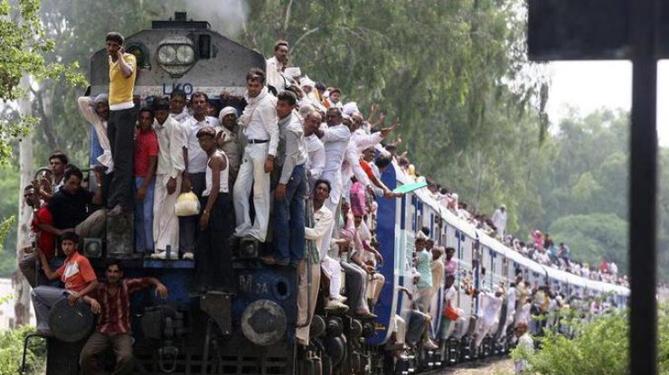 В Индии в пассажирском поезде прогремел взрыв