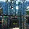 В Панаме построили деревню из пластиковых бутылок (фото)