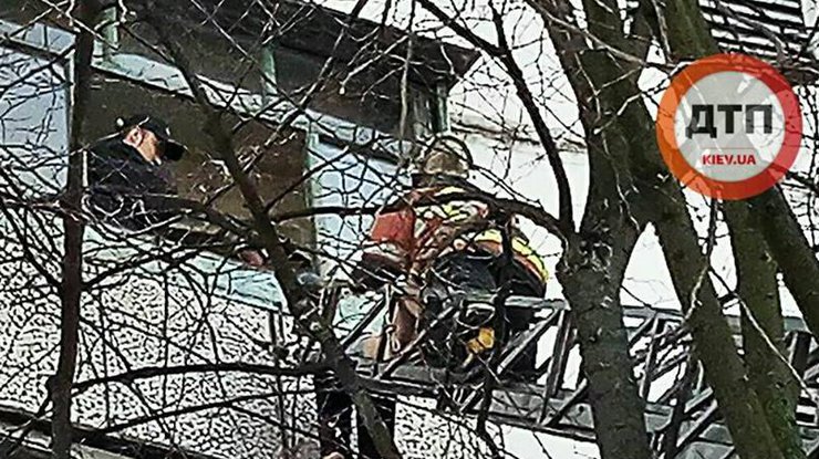 В Киеве самоубийца передумал прыгать с балкона