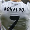Роналду высоким прыжком перепугал маленькую фанатку "Реала" (видео)