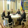 Порошенко вручив Зірку героя України батькам Василя Сліпака