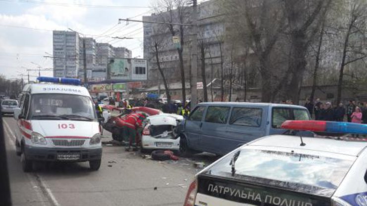 Тройная авария в Днепре: погиб водитель. Фото: Информатор