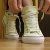 Ученые рассказали, почему шнурки все время развязываются