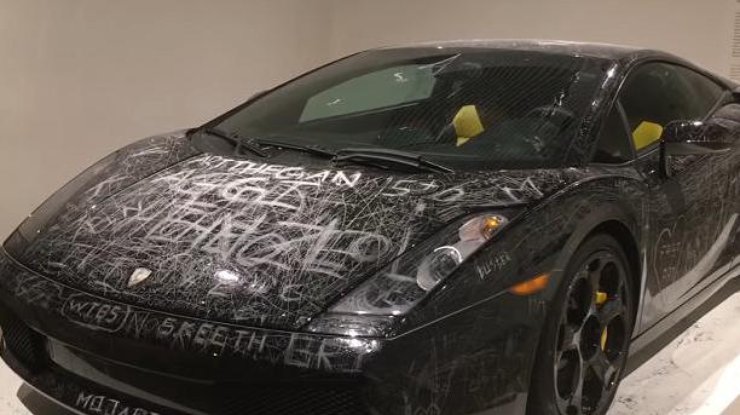 В Дании посетители музея расцарапали Lamborghini  